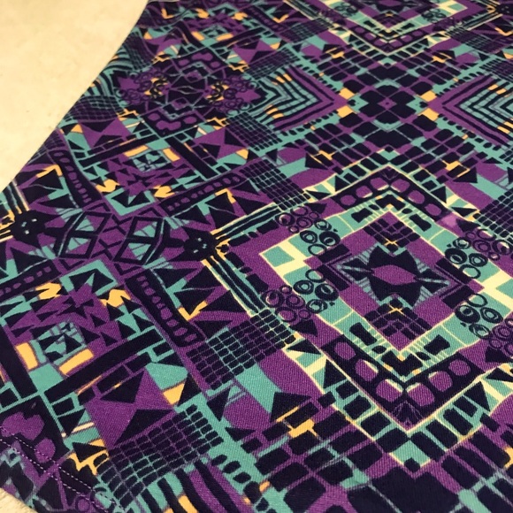 Lularoe Randy tee - Picture 4 of 10